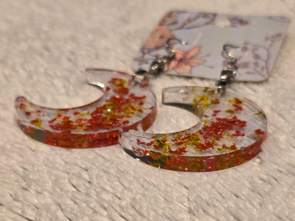 Resin hoop earrings – red & yellow dried flower design