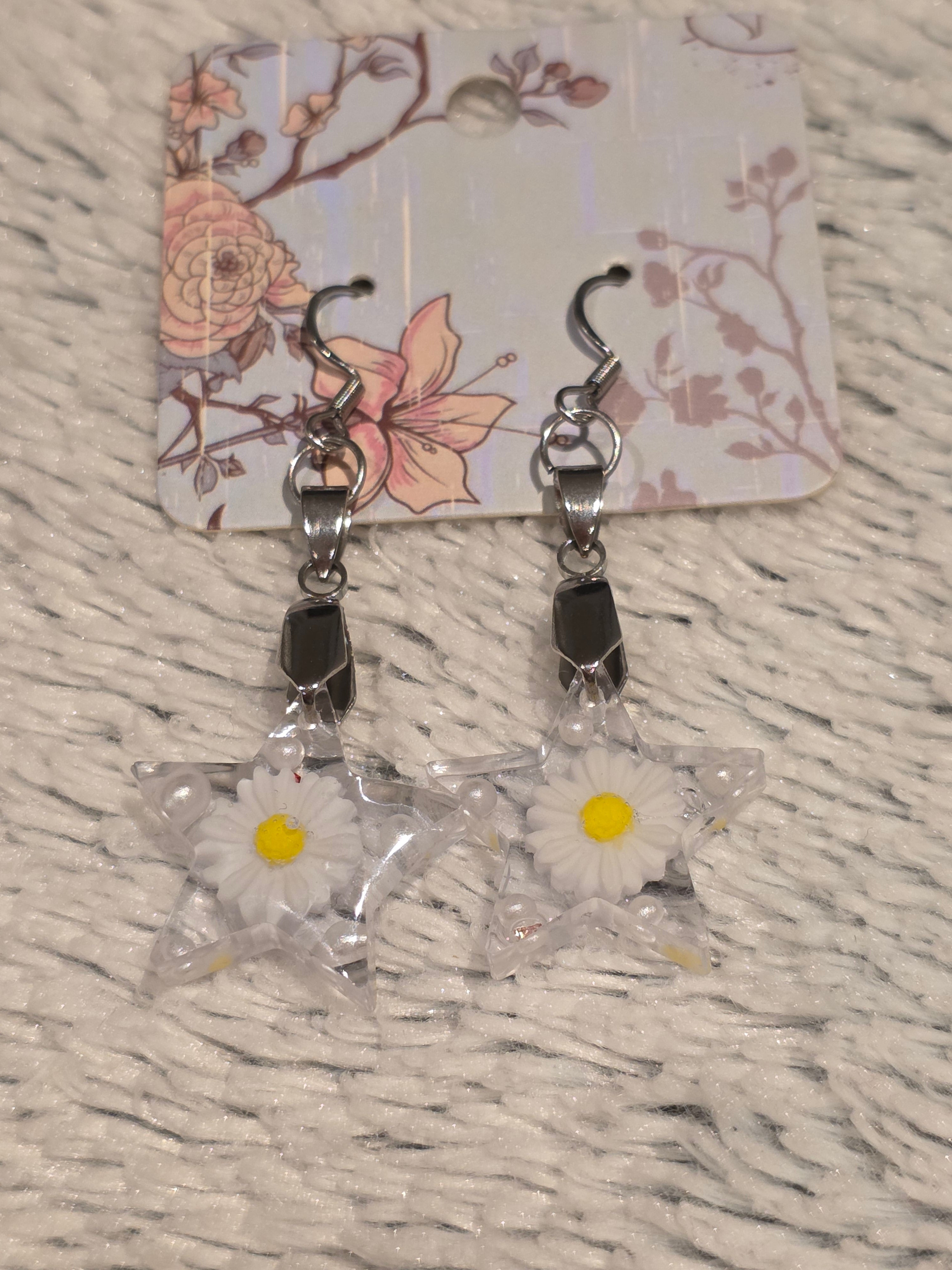Resin earrings – clear star charms with daisies