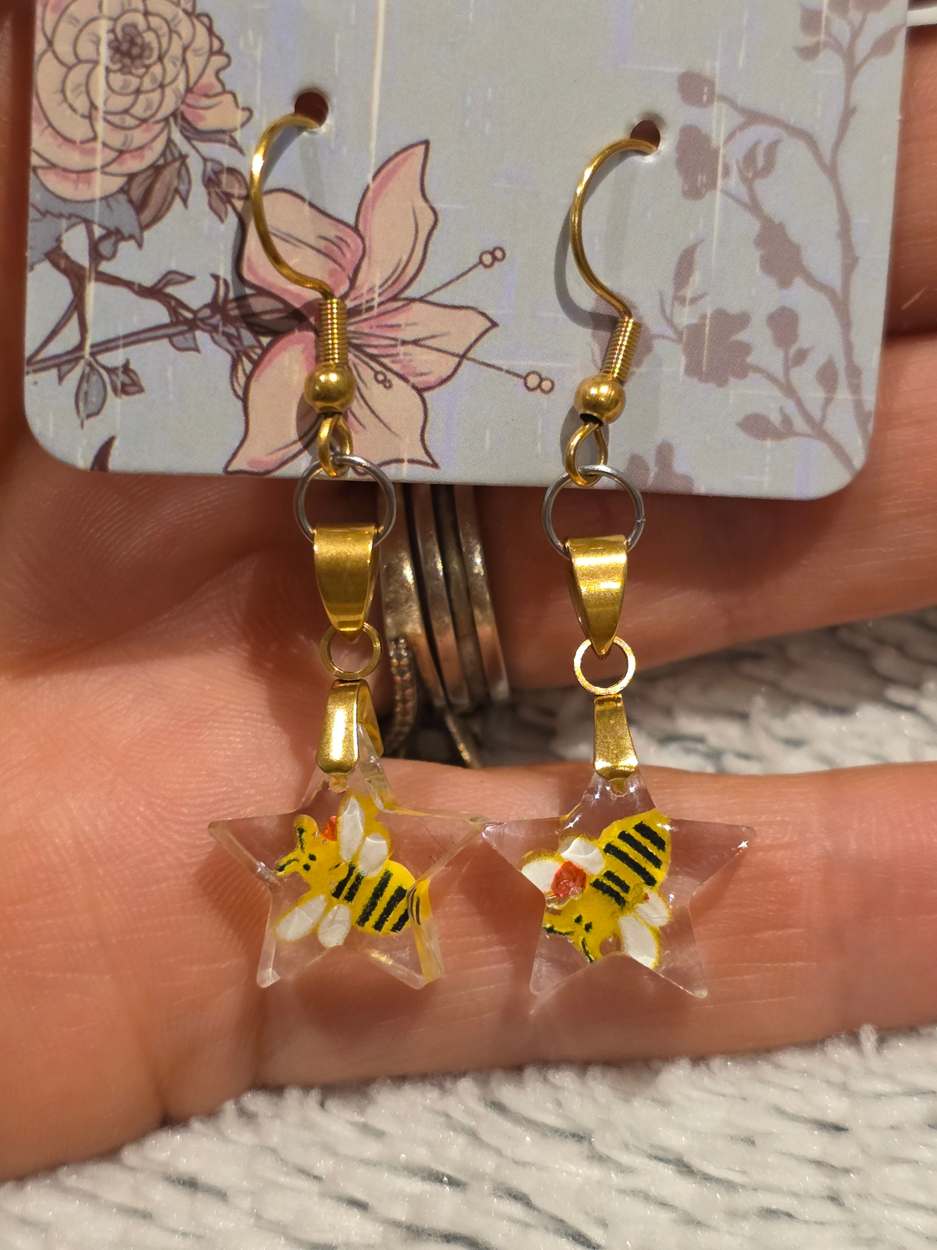Resin earrings – star charms with bees, gold hooks