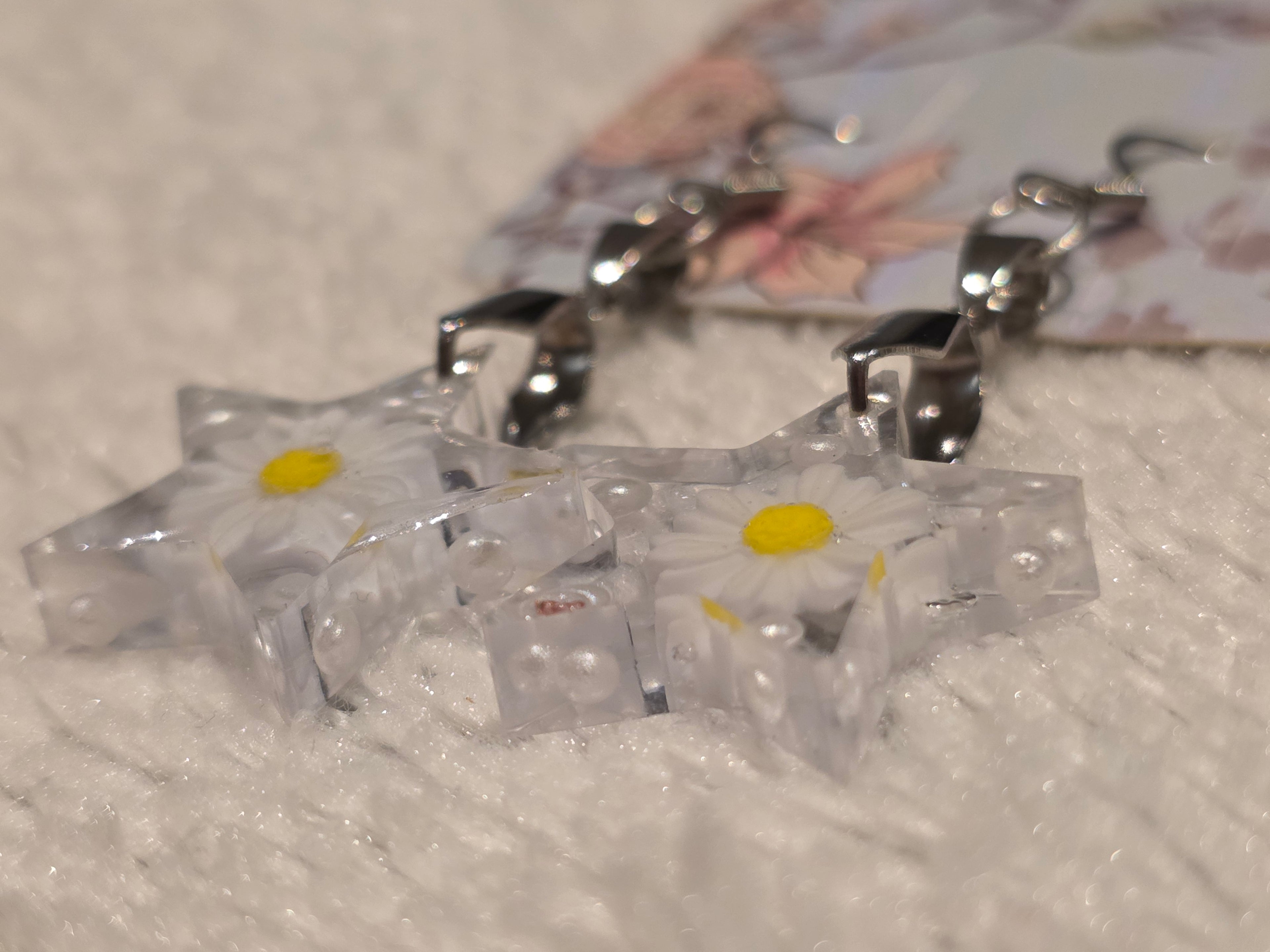 Resin earrings – clear star charms with daisies
